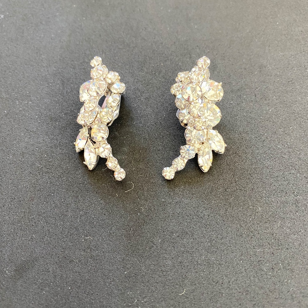 Vintage Clip on Silver tone and clear Rhinestones earrings.  Very elegant